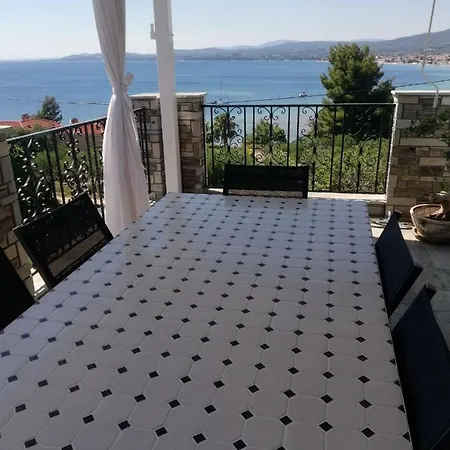 Castri Deluxe Sky